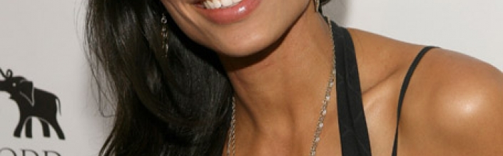 Simple Summer Sexy:Rosario Dawson