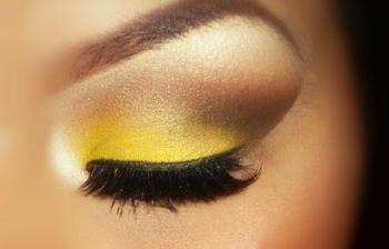 Get The Look: Smokin Yellow Eyes